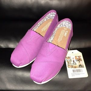 Never Worn. Toms Classic Dahlia Purple Canvas